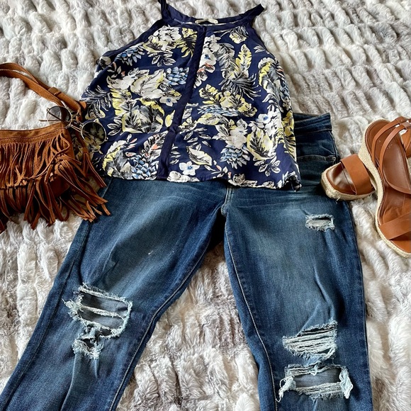 Modern Floral Print Top in Blue by Elodie. Size XL - Picture 5 of 7